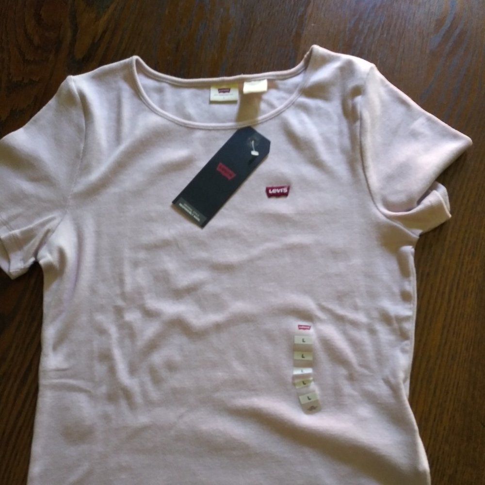 Levi's® Women's Crew Neck Short Sleeve shirt